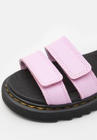 Dr. Martens KLAIRE UNISEX - Sandaalit nilkkaremmillä - pale pink