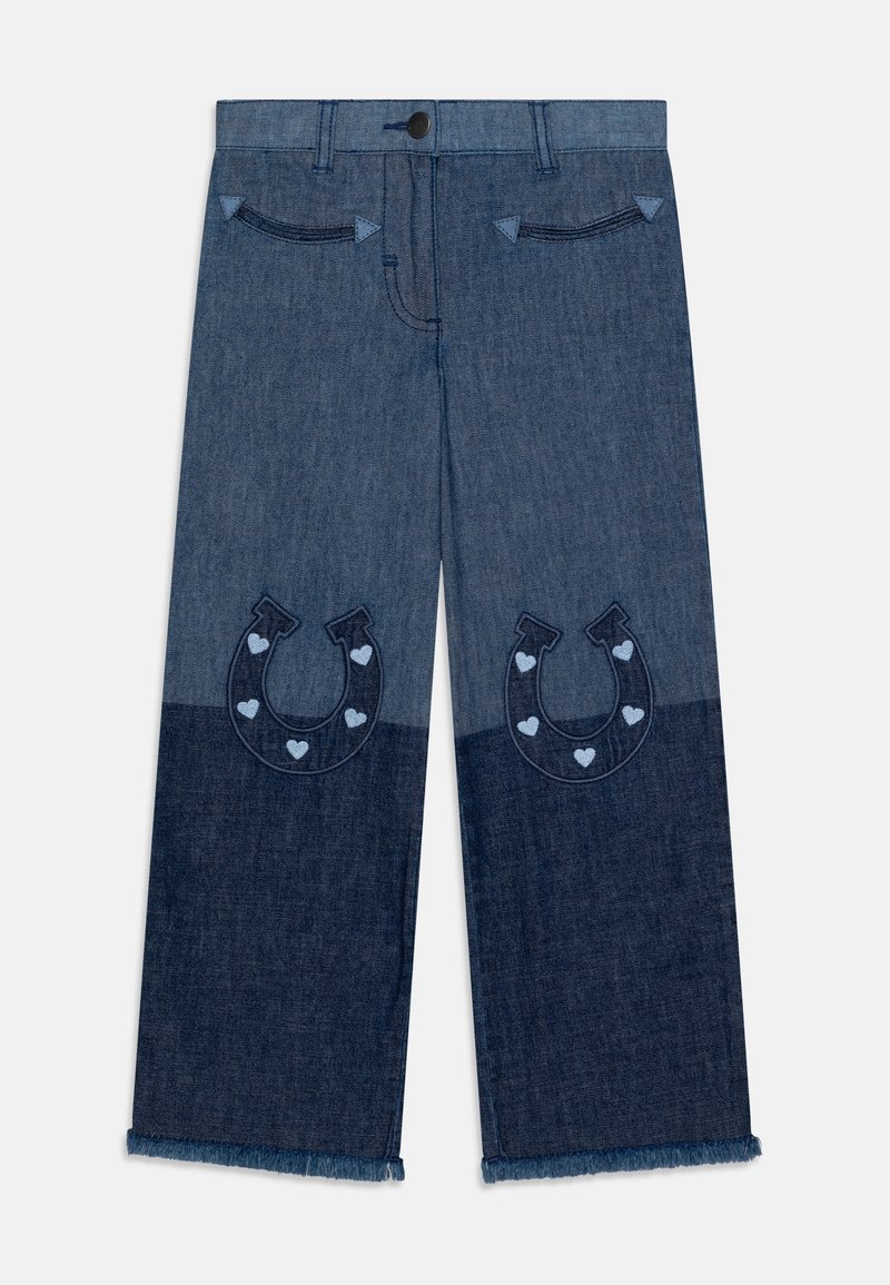 Denim jeans z dvobarvnim dizajnom, svetlejši zgornji del in temnejši spodnji del. Opazna vezenina v obliki podkve s srcem. Črni rob.