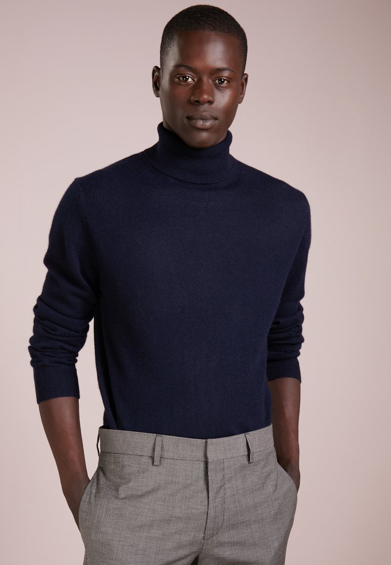 pure cashmere - MEN TURTLENECK  - Jumper - dark navy, Enlarge