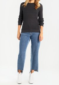 QS Sweter