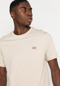 Dickies MAPLETON - T-shirt básica - cement