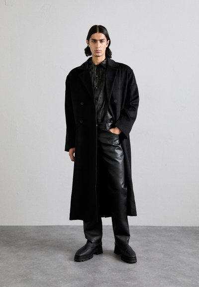 Han Kjøbenhavn WIDE SHOULDER LONG TAILORED COAT - Casaco clássico - black