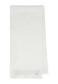 Écharpe blanche en tricot présentant un dégradé de petits cristaux bleus à une extrémité. Texture lisse et forme rectangulaire, avec un design minimaliste.