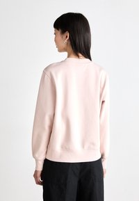 Calvin Klein Jeans INSTITUTIONAL GRAPHIC - Melegítőfelső - peach whip