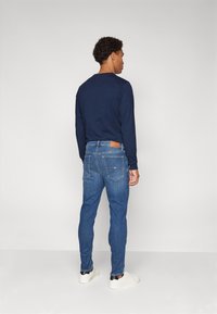 Tommy Jeans SIMON - Vaqueros pitillo - denim dark