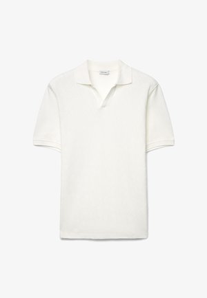 Weißes Poloshirt mit einer strukturierten Diamantmusterung, kurzen Ärmeln und klassischem Kragen. Weicher Stoff, entworfen für Komfort und Atmungsaktivität.