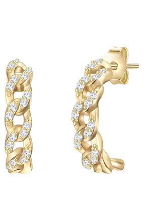 Pendientes de aro de oro con un diseño de cadena retorcida, adornados con pequeñas piedras transparentes dispuestas a lo largo de la superficie para un detalle adicional.