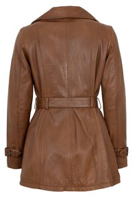 Braune Lederjacke mit tailliertem Schnitt, weitem Kragen und detaillierter Stickerei. Lange Ärmel mit Schnallenakzenten.