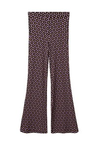 Spodnie dzwony z ciemnofioletowej tkaniny z kwiecistym wzorem w różowe i żółte kolory. Gładka tekstura, wysoki stan i szerokie nogawki.