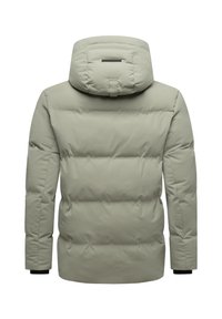 Padded striukė šviesiai pilkos spalvos su gobtuvu. Yra lygi tekstūra, siuvimo detalės ir elastinės rankogaliai šilumai ir patogumui.