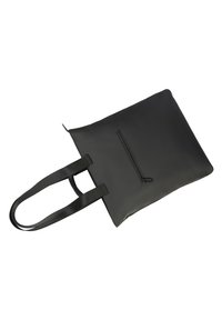 Zwarte draagtas van soepel materiaal, met twee stevige hengsels, een voorzak met rits en een slank rechthoekig design.