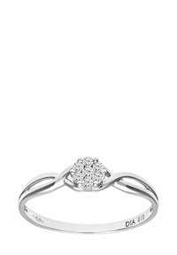 Baltais zelts gredzens ar savītu joslu, kura centrā ir mazu apaļu dimantu kopums. Spodrināts apdare, minimālisma dizains.