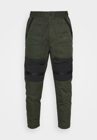 CITY MADE PANT - Chinos - sequoia/black