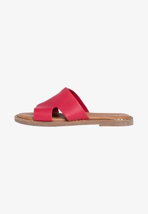 Sandales à glissière en cuir rouge avec un design à bout ouvert, comportant une sangle croisée minimaliste et une semelle texturée de ton naturel.