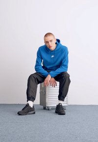Nike Sportswear PULSE - Joggesko - black/anthracite