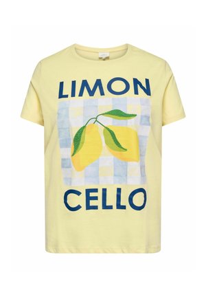 Żółta koszulka z krótkim rękawem z napisem „LIMON CELLO” i grafiką dwóch cytryn z zielonymi liśćmi na niebiesko-żółtym kratkowanym tle.