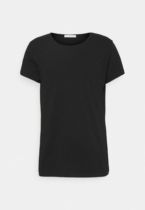 T-shirt noir à manches courtes avec col rond, ourlet droit et petite étiquette blanche de marque à l’intérieur du col.