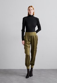 Cinq à Sept GILES PANT - Cargobroek - dark olive