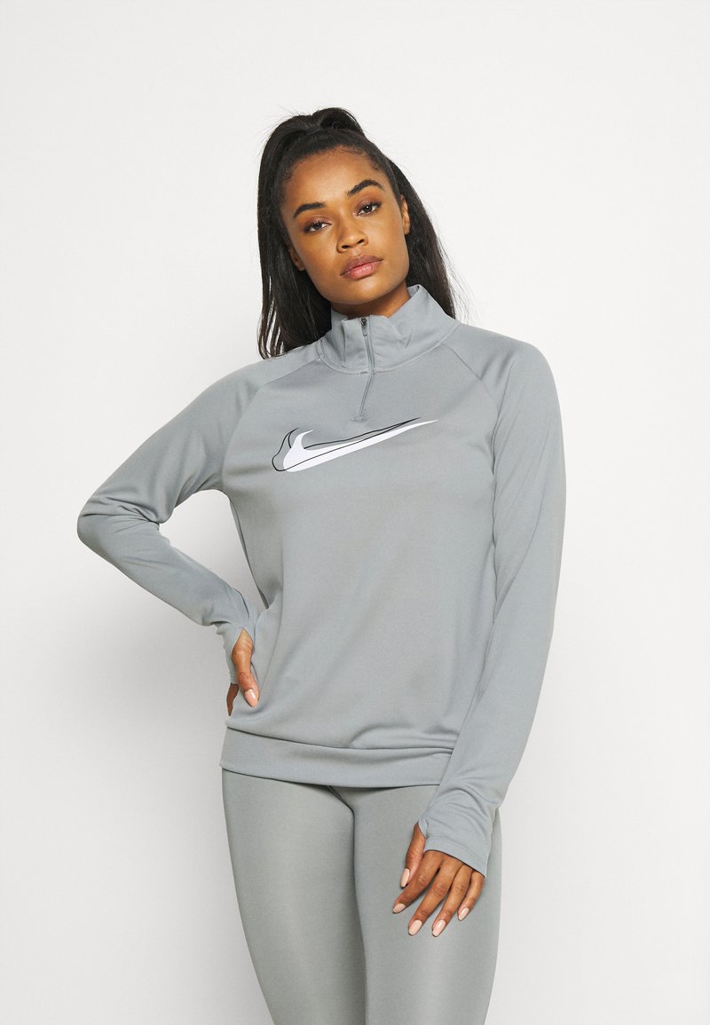 Damen Sportbekleidung | Nike Performance RUN Langarmshirt particle grey/white/grau - YE49072 Damen Sportbekleidung | Nike Performance RUN Langarmshirt particle grey/white/grau - YE49072