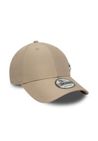Tan baseball cap with a rounded crown, adjustable strap, and a flat brim. Features stitching details and a logo on the front.