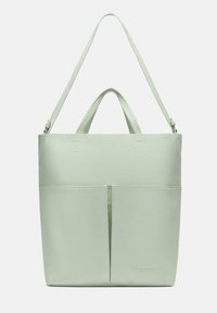 Jasnozielona torba tote o minimalistycznym wzornictwie, z dwoma górnymi uchwytami, regulowanym paskiem na ramię i zamykaną na zamek przednią kieszenią.