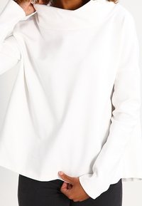 someday. Långärmad tröja - off-white