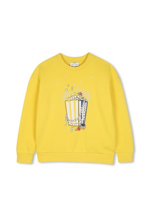 Geel sweatshirt met een popcornemmer-graphic, versierd met parelkettingen en kleine sierdetails aan de voorkant.