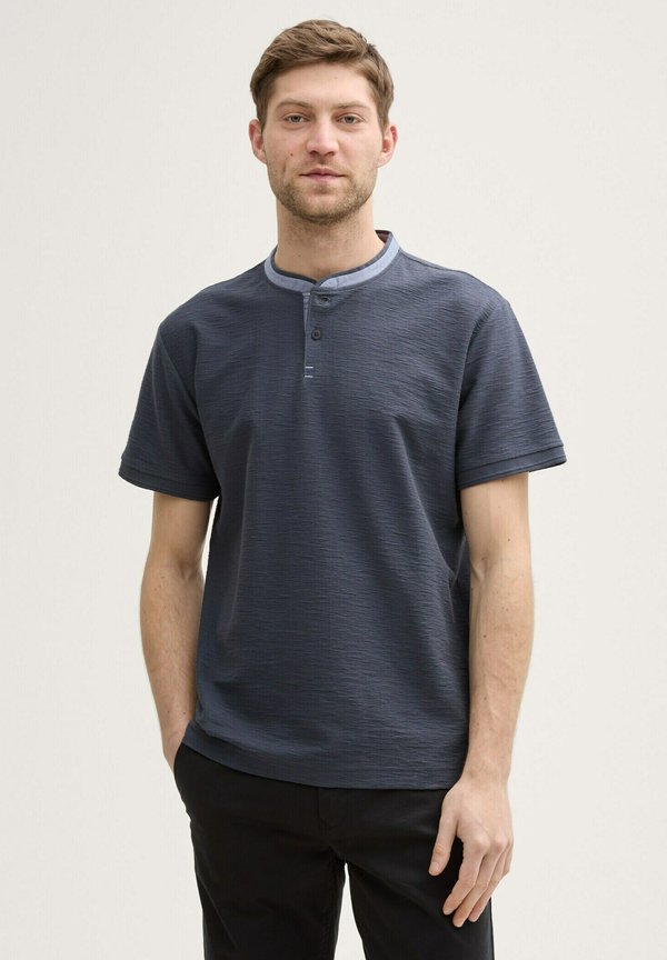 MIT STEHKRAGEN - T-Shirt basic