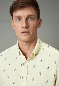 Next SHORT SLEEVE REGULAR FIT - Skjorta - yellow