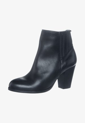 Pier One, Kotníkové boty - black
