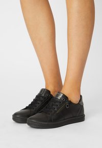 Geox BLOMIEE - Sapatilhas - black
