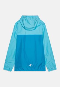 Modra kapuca jakna z dvobarvnim dizajnom; ima sijočo površino, elastične manšete in gorski logotip na spodnjem srednjem delu hrbta.
