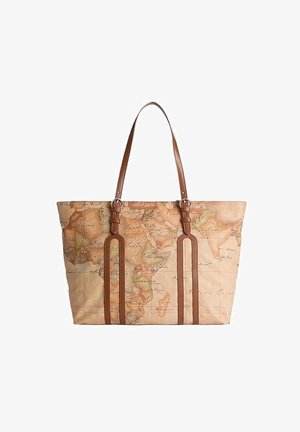 Borsa a tracolla con stampa vintage di una mappa del mondo, dotata di manici in pelle marrone e accenti verticali, su uno sfondo bianco.