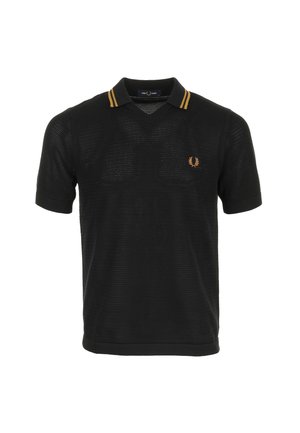Polo en maille noire à manches courtes avec des rayures jaunes sur le col et un logo en laurier jaune sur la poitrine gauche.