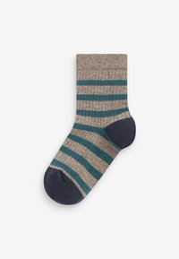 Calze a righe con una base beige e righe teal, completate da un tallone e una punta blu scuro. Realizzate in un materiale di maglia a coste.