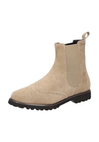 Bottine Chelsea en suède beige avec panneau latéral élastique, détails de brogue sur le nez, tirette au talon et semelle noire robuste.