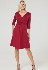 Chelsea Clark FLARED MATERNITY 3/4 SLEEVES - Žerzejové šaty - bordeaux