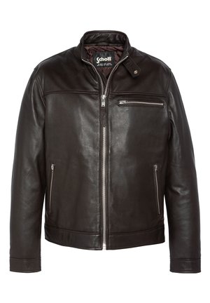 Schwarze Lederjacke mit Frontreißverschluss, Reißverschlusstaschen an Brust und Seiten und einem Kragenriemen mit Druckknopf.