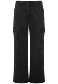 Pantalones cargo negros hechos de mezclilla con un corte holgado, que cuentan con bolsillos laterales, cierre de botón y detalles de costura visibles.