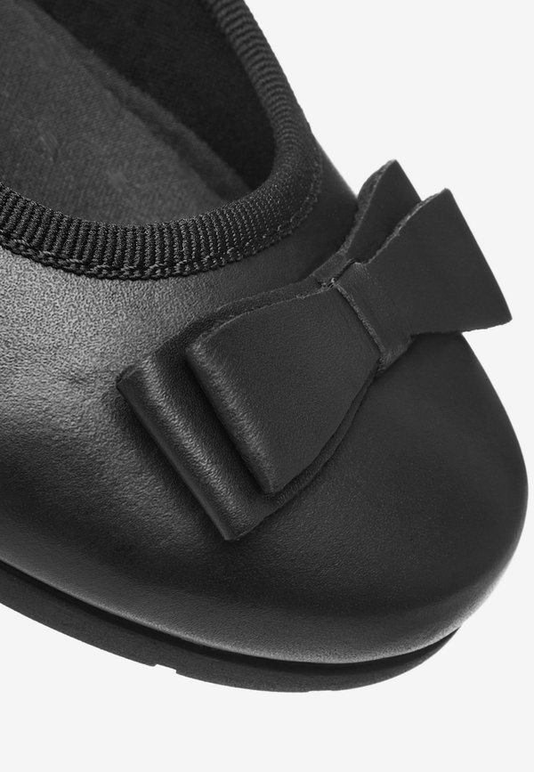 WIDE FIT BOW MARY JANE – Riemchenballerina
