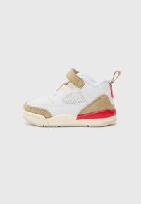 Unselected, white/fire red/desert camo/sail/light orewood brown