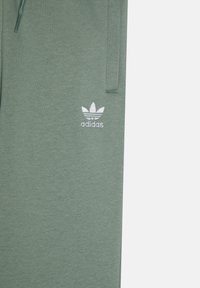 adidas Originals PANTS JUNIOR UNISEX - Tepláky - silver green