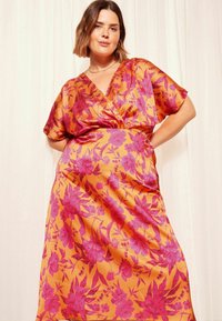 Friends Like These SHORT SLEEVE - REGULAR FIT - Rochie de zi - orange