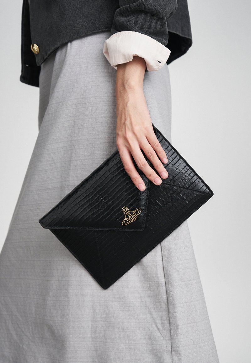 Sac Pochette Vivienne Westwood Noir En Cuir - Occasion Très Bon état - Pas D'accessoires