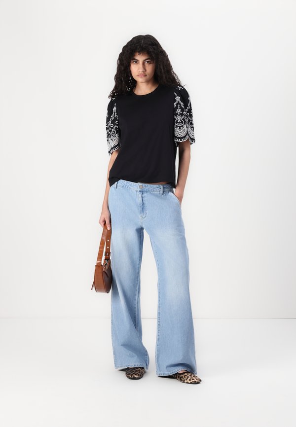 JDYOMA BRODERIE ANGLAISE - Print T-shirt2