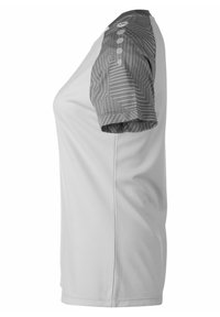 Maglietta sportiva grigia chiara con maniche corte a motivo in grigio scuro con righe. Tessuto liscio, vestibilità casual.