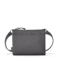 Borsa a tracolla in tessuto grigio con una forma rettangolare semplice, tasca anteriore, tracolla regolabile e chiusura a cordoncino.