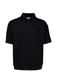 Czarna koszulka polo wykonana z miękkiego materiału, z kołnierzykiem, trzema guzikami, krótkim rękawem oraz prostym dołem w luźnym kroju.