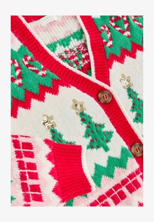 Cardigan en laine avec une base blanche ornée de motifs d'arbres de Noël rouges et verts, agrémenté de paillettes et doté d'un col et de poignets côtelés.