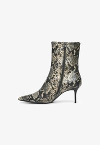 Selezionato, var beige